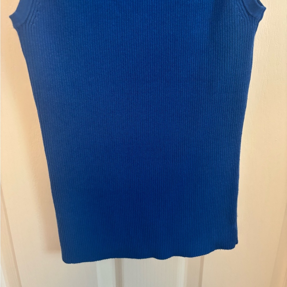 Tahari Royal Blue Ribbed Tank Top. Medium - Picture 10 of 11